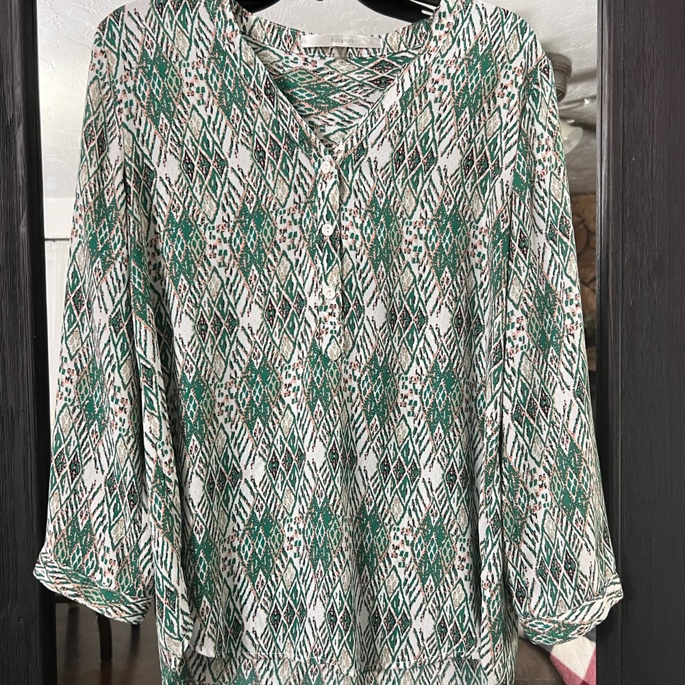 😍😍SOLD😍😍Fun 2 Fun Shirt size Large